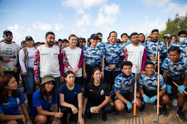 Gobierno de Estefanía Mercado retira más de 19 mil toneladas de sargazo esta temporada en Playa del Carmen