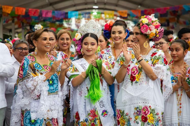Mara Lezama y Estefanía Mercado inauguran la Feria del Carmen 2025