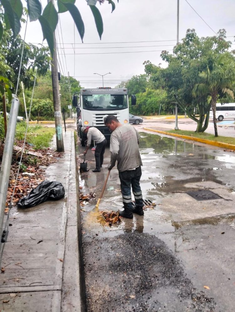 Gobierno de Estefanía Mercado despliega operativo “Tormenta” ante intensas lluvias en Playa del Carmen