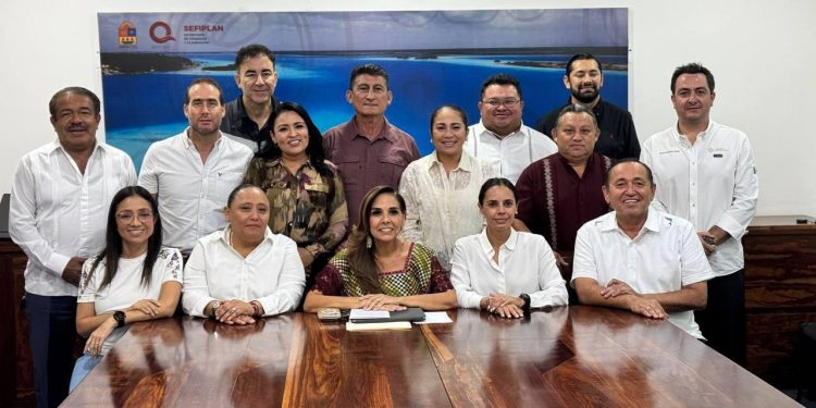 Participa Ana Paty Peralta en iniciativa para reformar leyes urbanas y ambientales en Quintana roo