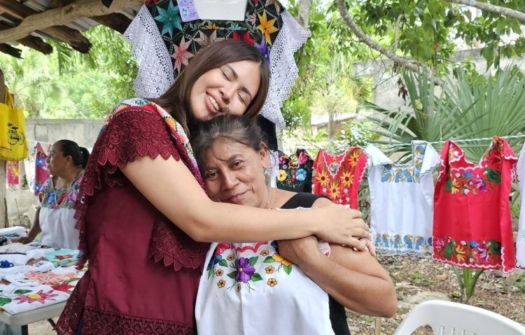 El bordado maya florece como símbolo de resistencia y prosperidad compartida en Sabán: Anahí González respalda a artesanas locales