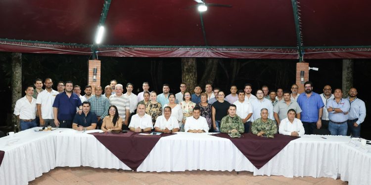 Javier May presenta avances en seguridad y plan “Villahermosa 2030” a restauranteros