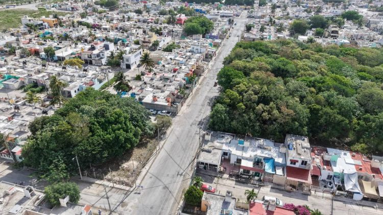 Anuncia Ana Paty Peralta obra integral en calle paseo el peral en la Sm 248