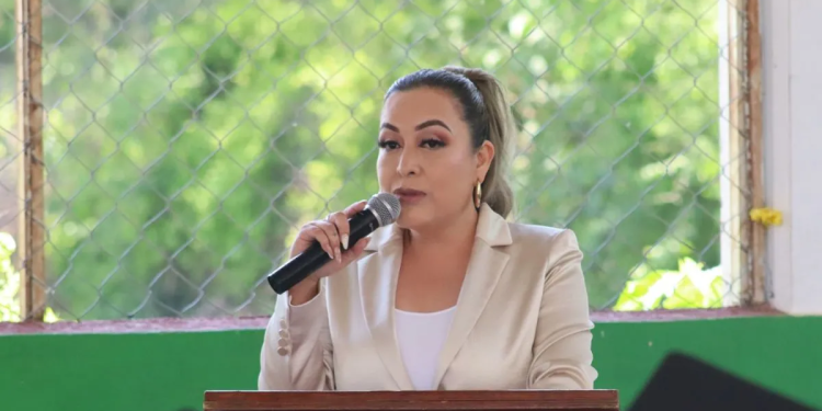 Ataque armado contra alcaldesa de Cuitzeo deja tres heridos; violencia persiste en Michoacán