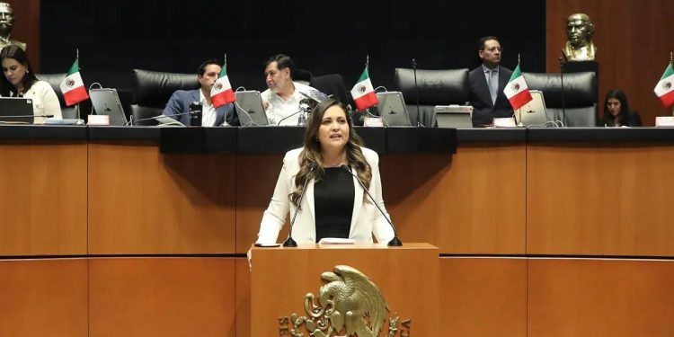 Senadora propone cancelar visas a extranjeros que incurran en actos de discriminación en México
