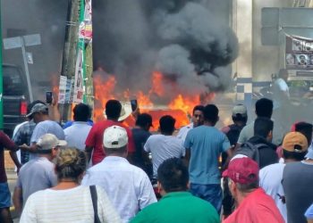 Habitantes de Tezonapa queman patrullas por presuntos abusos de Tránsito