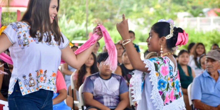Anahí González fortalece la Revolución del Bienestar en Lázaro Cárdenas