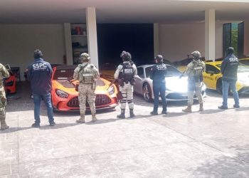 Decomisan autos de lujo en casa de empresario asesinado en Mérida; cateo estaría ligado al narcotráfico