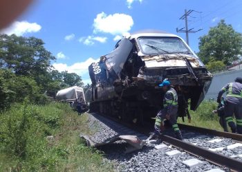 Tráiler impacta al Tren Interoceánico en Macuspana