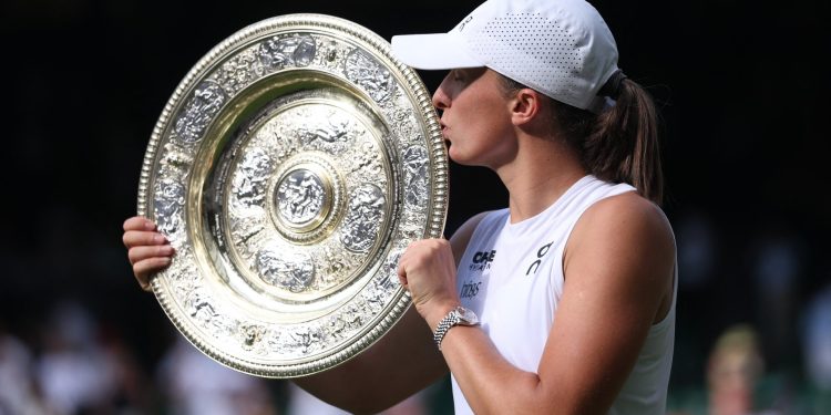 Iga Swiatek conquista Wimbledon con aplastante victoria sobre Anisimova