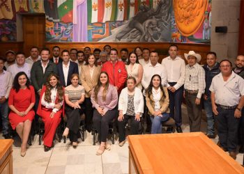 Gobernadora Rocío Nahle sostiene encuentro con alcaldes electos del PRI