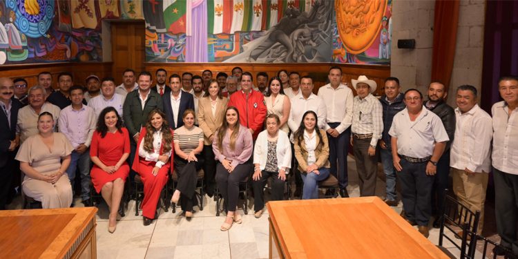 Gobernadora Rocío Nahle sostiene encuentro con alcaldes electos del PRI