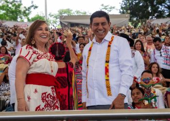 “Contemplar la grandeza de sus raíces es un honor”: Rocío Nahle en la Guelaguetza