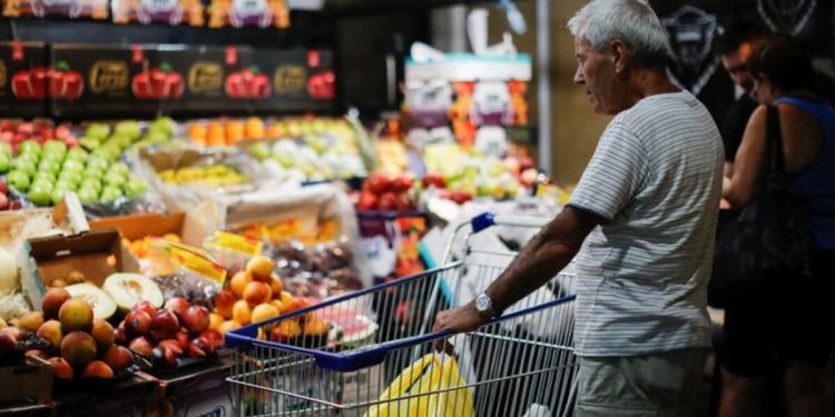 Incertidumbre arancelaria ya impacta la inflación de alimentos, alerta FIDA
