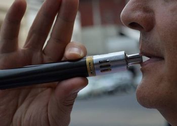 Morena propone reforma constitucional para prohibir vapeadores en la CDMX