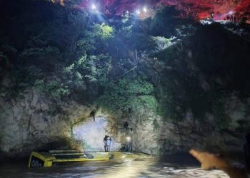 Tragedia en Guerrero: autobús cae a un río y deja al menos siete muertos