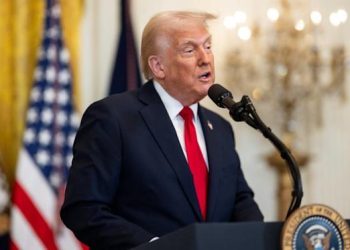 Trump amenaza con nuevos aranceles; Europa, Canadá y Brasil responden con cautela