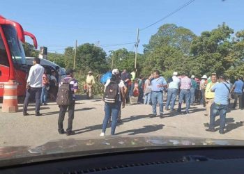 Bloquean la carretera Villahermosa–Escárcega para exigir paso a desnivel