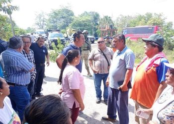 Bloquean acceso a Pemex en Jalpa de Méndez por incumplimiento de acuerdos