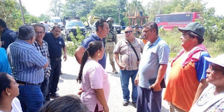 Bloquean acceso a Pemex en Jalpa de Méndez por incumplimiento de acuerdos