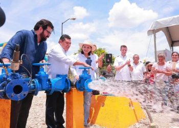 Inaugura Javier May obras de agua potable en Centro