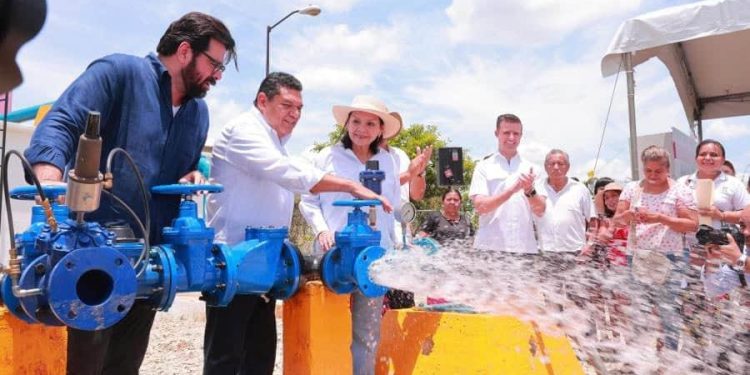 Inaugura Javier May obras de agua potable en Centro