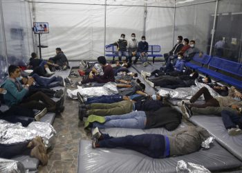 Atacan centro de detención de inmigrantes en Texas; hay diez detenidos