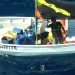 Rescatan a tres pescadores desaparecidos en altamar en Sisal