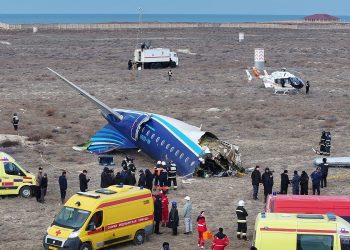 Tragedia aérea en Rusia: se estrella avión de pasajeros, mueren 28 personas