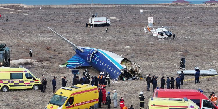 Tragedia aérea en Rusia: se estrella avión de pasajeros, mueren 28 personas