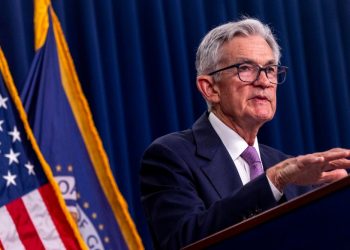 Trump presiona a la Reserva Federal para bajar tasas pese a alza en la inflación