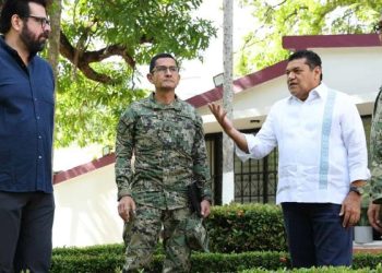 Se reúne Javier May con el secretario de Marina para dar seguimiento a obras clave en Tabasco