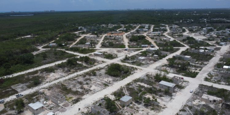 Construyen viviendas sin permisos ambientales ni servicios básicos en Isla Mujeres