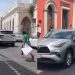 Activista sufre accidente tras intentar abordar vehículo donde presuntamente viajaba el gobernador May