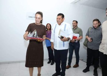 Claudia Sheinbaum llega a Tabasco; encabezará evento del sector salud