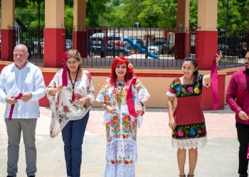 Tenabo estrena dos parques y anuncia rehabilitación de camino
