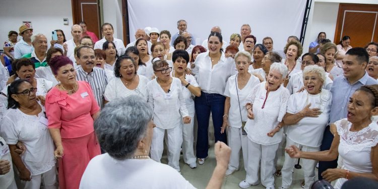 Estefanía Mercado celebra a las abuelitas y abuelitos: “Ustedes son el alma de Playa del Carmen”