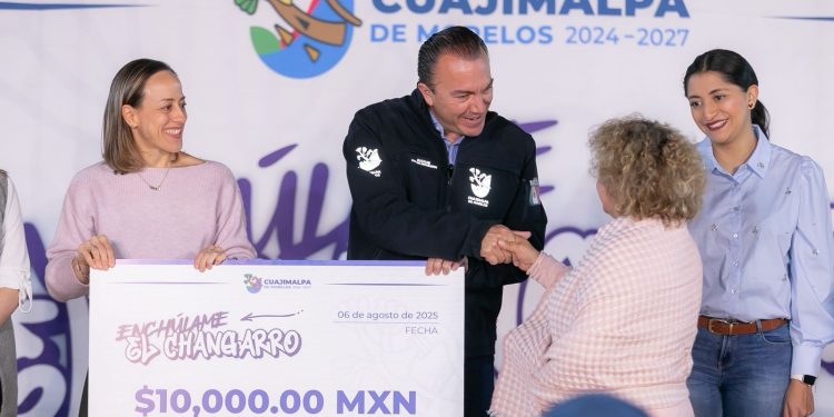 Gobierno de Cuajimalpa cumple y fortalece negocios locales con la entrega de “enchúlame el changarro”