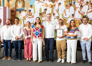 Artesanos y productores playenses reciben certificados Hecho en México