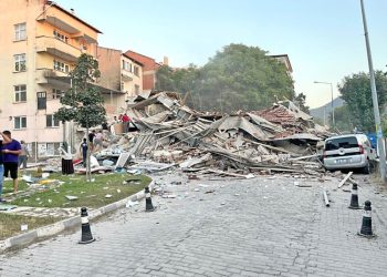Terremoto en Turquía deja un muerto y 52 heridos