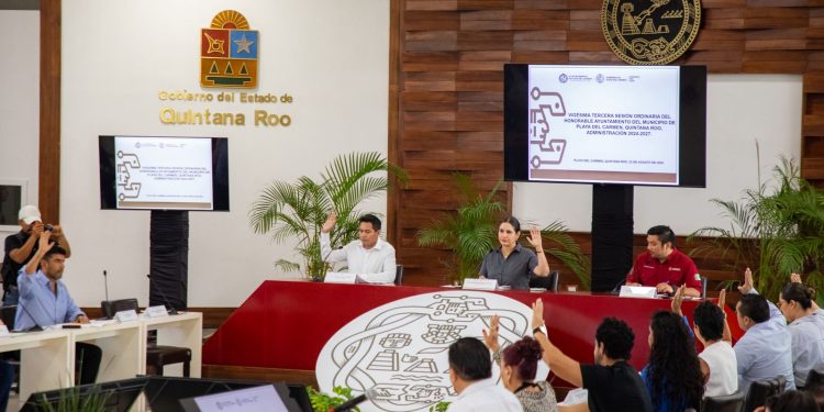 Estefanía Mercado oficializa en Cabildo que el color “Arena Playa” será el color de la ciudad, dejando atrás los colores partidistas