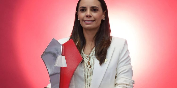 Recibe Ana Paty Peralta premio a las mejores prácticas de gobiernos locales 2025