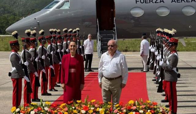 Claudia Sheinbaum llega a Guatemala para encuentro con Bernardo Arévalo