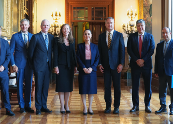 Claudia Sheinbaum se reúne con directivos de Walmart; anuncian inversión de 6 mil millones de dólares en México