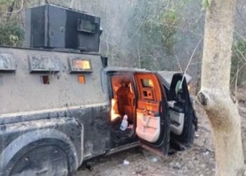 Aseguran arsenal, explosivos y vehículo blindado en operativos en Sinaloa