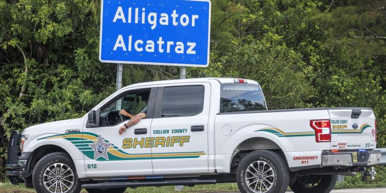 Florida apelará orden federal para desmantelar centro migratorio “Alligator Alcatraz”