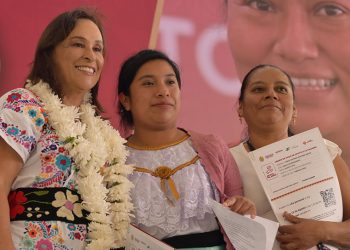 Rocío Nahle entrega Apoyo a la Palabra a mil 994 emprendedores de la sierra de Zongolica