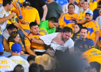 Detienen y vetan a aficionados de Tigres por agredir a seguidores del América
