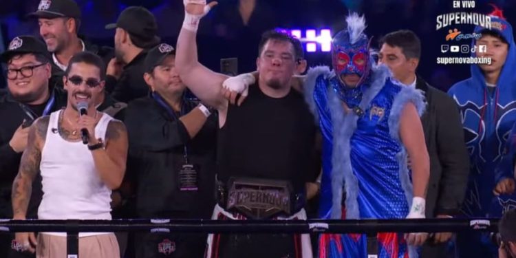 Franco Escamilla vence a El Escorpión Dorado en el “Supernova Orígenes 2025”