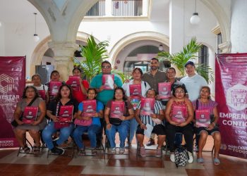 IMPULSAN EL AUTOEMPLEO CON ENTREGA DE APOYOS DEL PROYECTO “EMPRENDER CONTIGO”